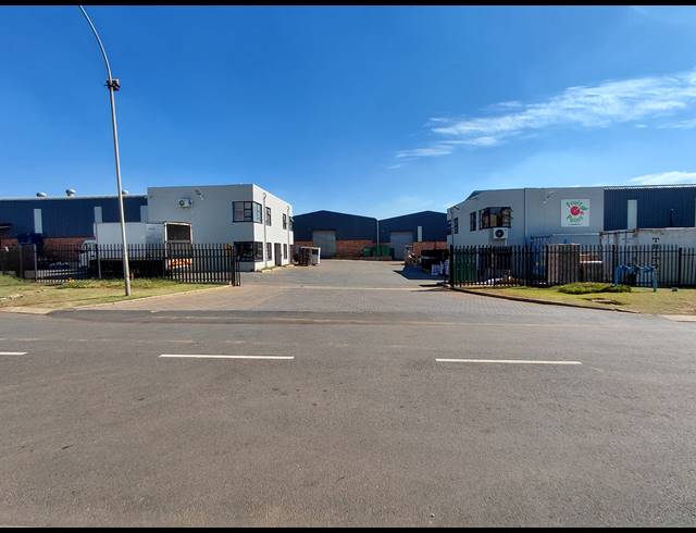 3,980M² INVESTMENT FOR SALE IN CLAYVILLE